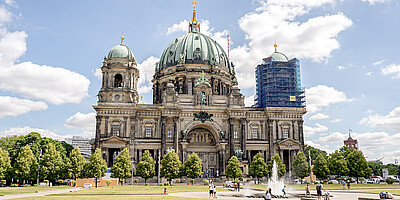 Berliner Dom Blick auf den Berliner Dom vom Lustgarten aus gesehen.